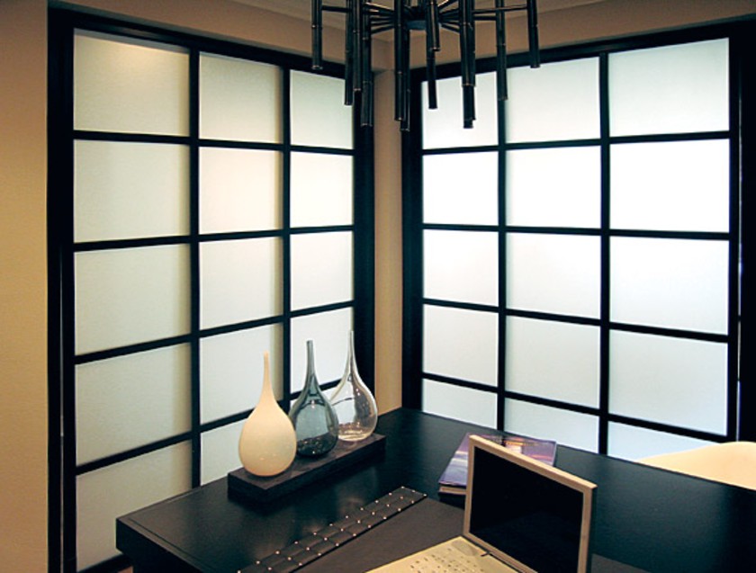 Угловая перегородка в японском стиле с матовым стеклом Смоленск