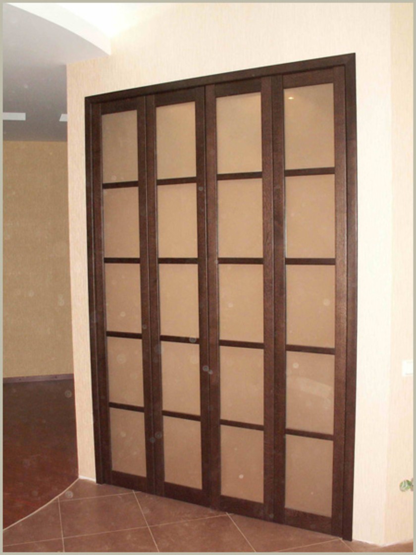 Двери гармошка с матовым стеклом и накладными разделителями Смоленск