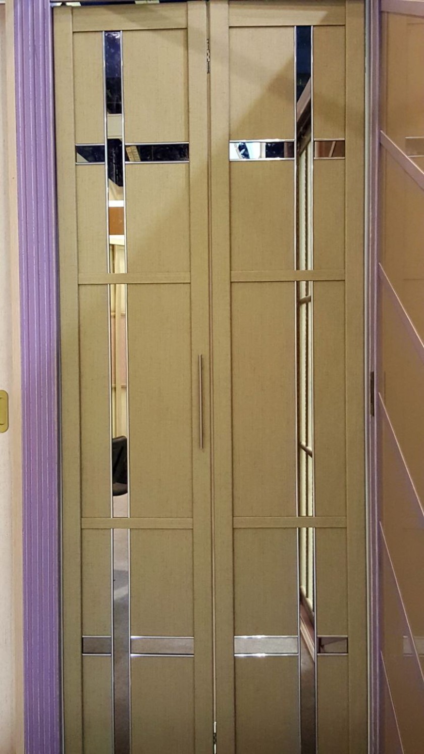 Двери гармошка шпонированные с зеркальным декором Смоленск