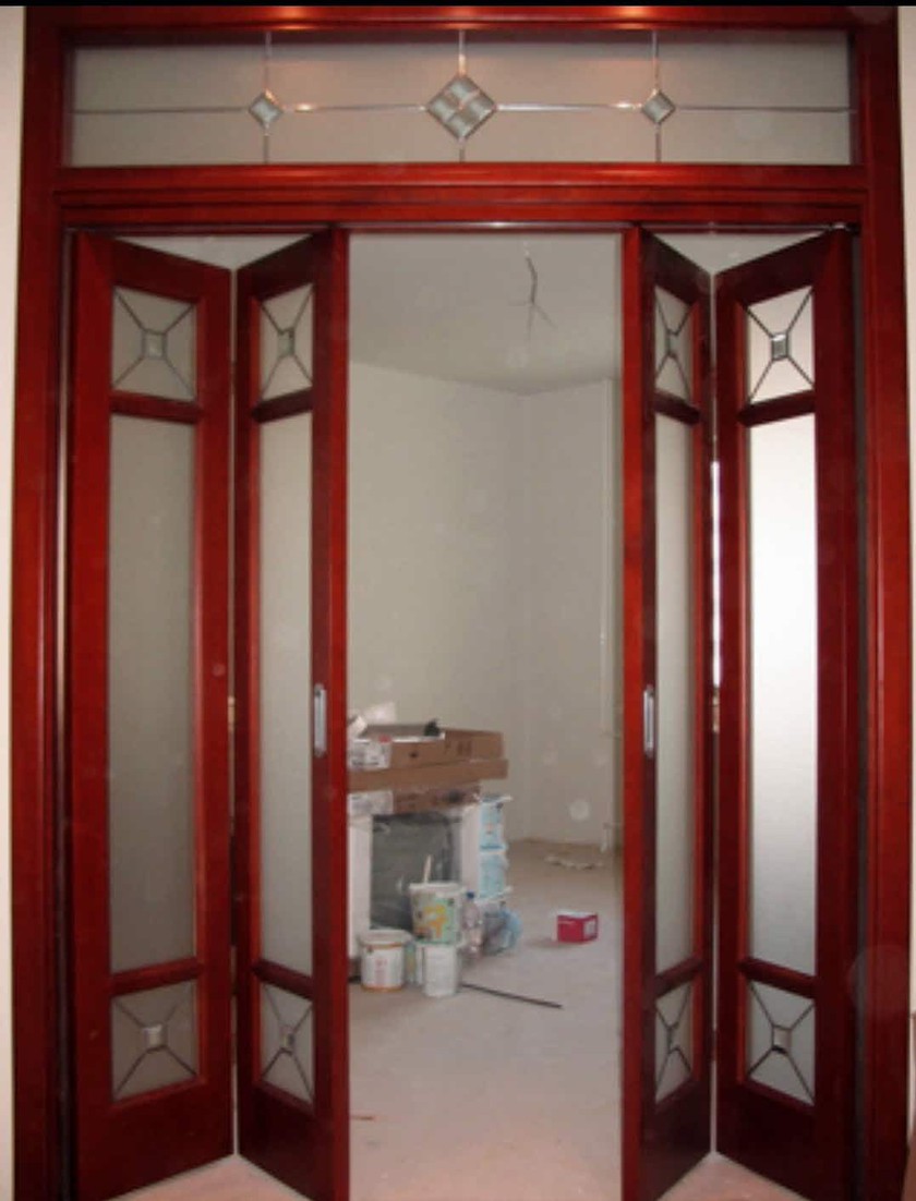 Дверь гармошка с декоративными стеклянными вставками Смоленск