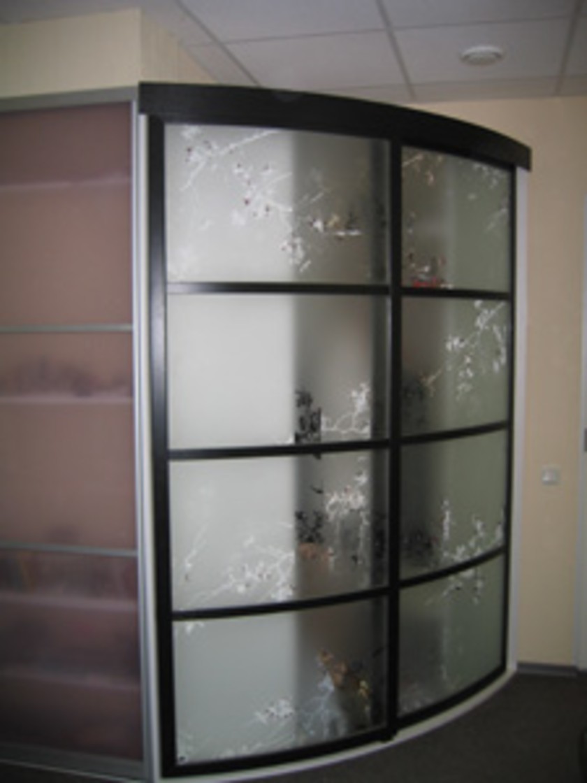 Шкаф купе радиусный с рисунком на стекле Смоленск