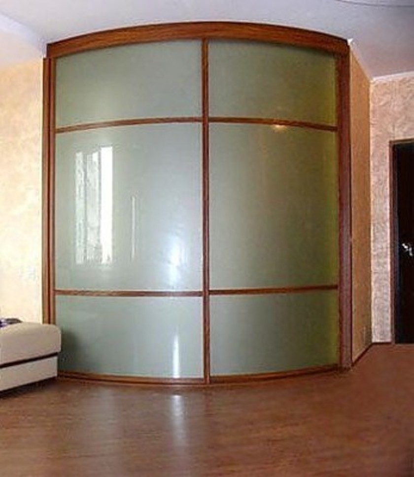 Встроенный шкаф купе радиусный в классическом стиле Смоленск
