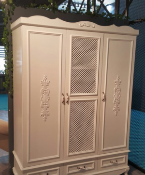 Распашные двери с декоративными накладками Смоленск